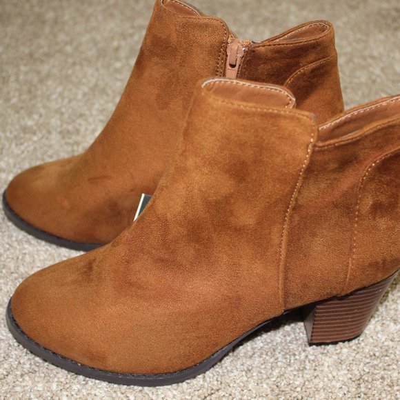 Rue 21 Rainy12 Faux Suede Tan Ankle Booties Boots Womens Size 8 NWT w/ FLAWS - Picture 3 of 10